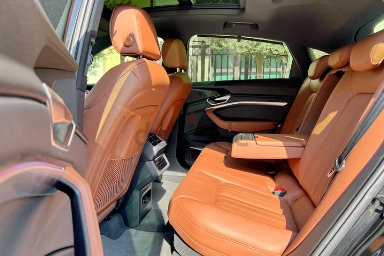 Audi e-tron, год 2020, цвет Black-Electric, пробег 26,000 km, фото 3978