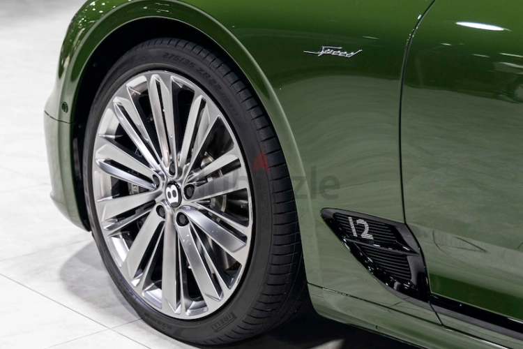 Bentley Continental, год 2022, цвет Green-Gasoline, пробег 2,979 km, фото 1316