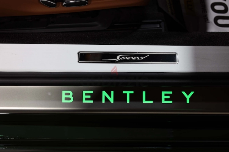 Bentley Continental, год 2022, цвет Green-Gasoline, пробег 2,979 km, фото 1324