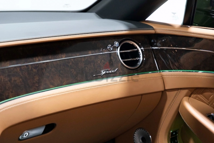 Bentley Continental, год 2022, цвет Green-Gasoline, пробег 2,979 km, фото 1321