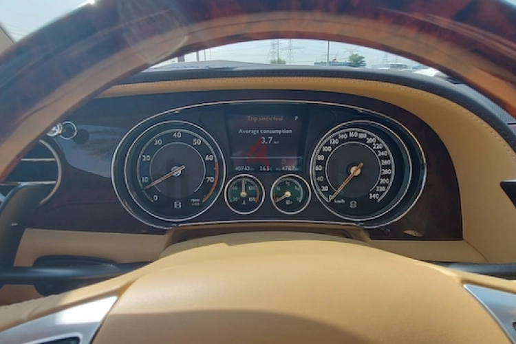 Bentley Continental Flying Spur, год 2014, цвет White-Gasoline, пробег 40,000 km, фото 4774