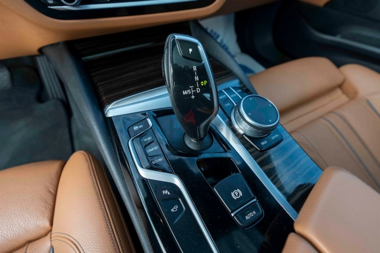 BMW 5-Series, год 2017, цвет Grey-Gasoline, пробег 71,000 km, фото 4953