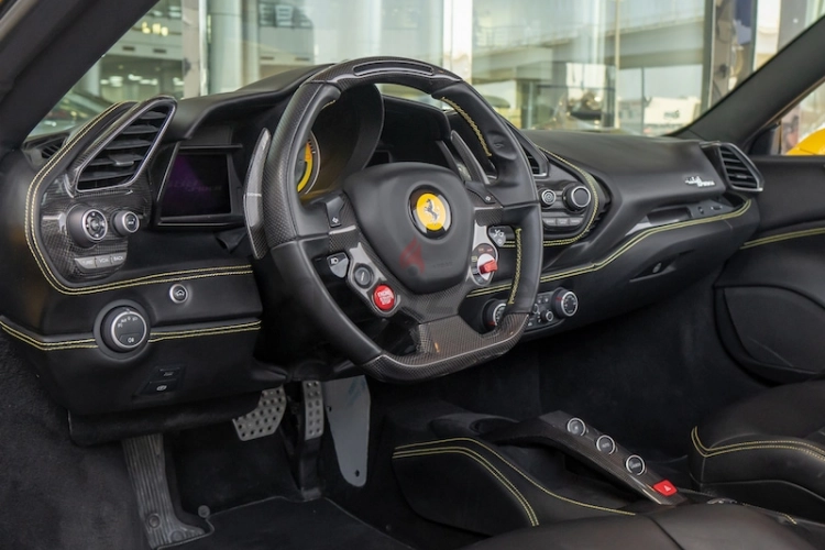 Ferrari 488 Spider, год 2017, цвет Yellow-Gasoline, пробег 10,000 km, фото 3302