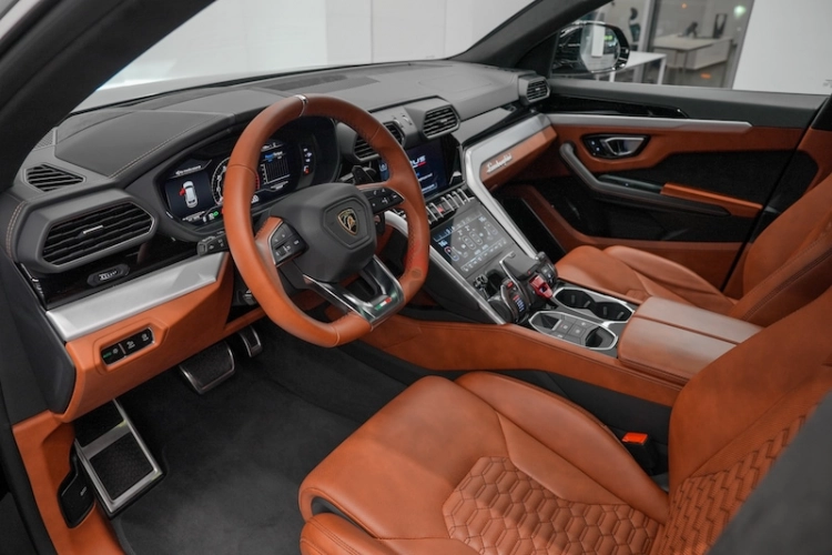 Lamborghini Urus, год 2022, цвет Burgundy-Gasoline, пробег 1,900 km, фото 1558