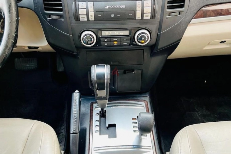 Mitsubishi Pajero, год 2011, цвет Silver-Gasoline, пробег 131,000 km, фото 3010