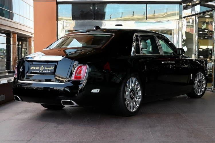 Rolls Royce Phantom, год 2019, цвет Black-Gasoline, пробег 10,000 km, фото 3324