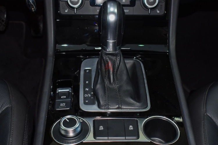 Volkswagen Touareg, год 2018, цвет Silver-Gasoline, пробег 138,000 km, фото 2491