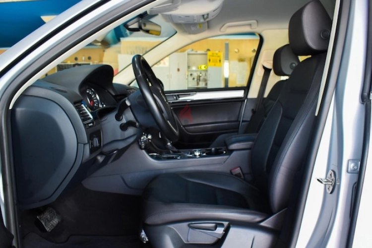 Volkswagen Touareg, год 2018, цвет Silver-Gasoline, пробег 138,000 km, фото 2488