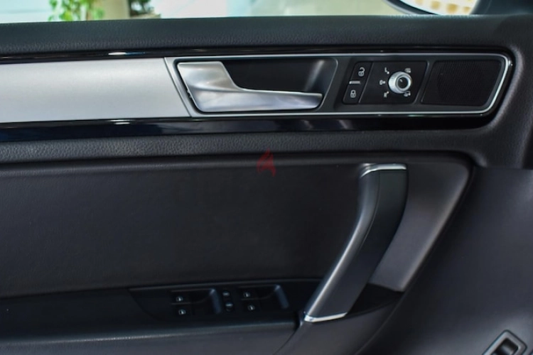 Volkswagen Touareg, год 2018, цвет Silver-Gasoline, пробег 138,000 km, фото 2492